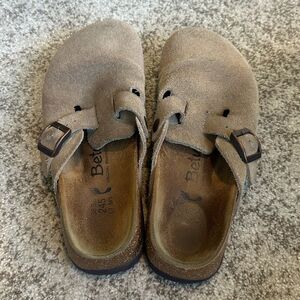 Betula by Birkenstock Tan Suede Boston Clogs 38=7